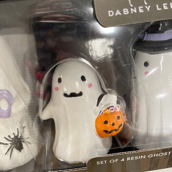 Halloween Ghost Family Pastel Boo Set of 4 Resin Tabletop Decor Dabney Lee NWT - Picture 4 of 6